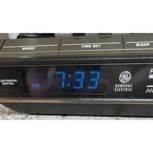 GE Clock Radio FM AM Alarm General Electric Blue Display Model 7-4642B WORKS